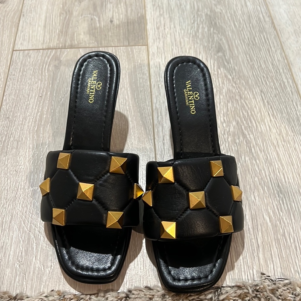 Rockstud kitten heels - VGUC